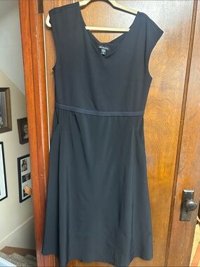 Athleta Black Cap-Sleeve Midi Dress xl